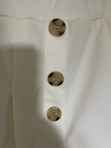I Saw It First White Button Detail Shorts Size 6 - Picture 2 of 5