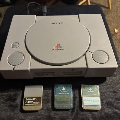 sony playstation 1  Console original with 2 controllers, 6 games & memory card