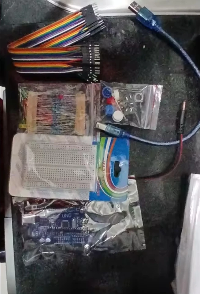 Kit Arduino UNO R3 12-in-1 - Starter Kit Programmabile Breadboard, LED, Sensori, - Immagine 3 di 3