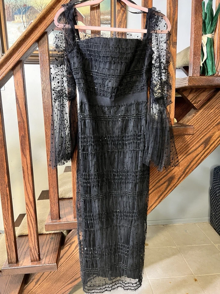 Женское кружевное платье с автопортретом - Изображение 2 из 4