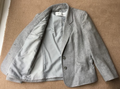 Vintage Ladies 2-piece suit Grey Wool/Polyester blend size 12 Excellent cond - Picture 3 of 9