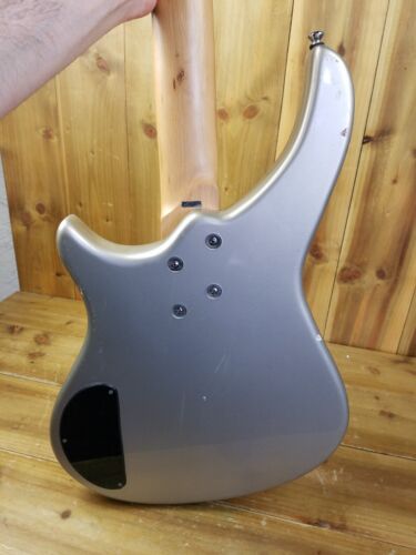 Wesley 4 String Metallic Grey Bass Guitar Electric B3504 Right Handed - Picture 13 of 18