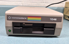 Vintage Commodore 1541 single drive floppy disk POWERS ON. FOR PARTS