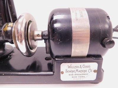 Wilcox & Gibbs Antique Sewing Machine w Pedal Case & Accessories