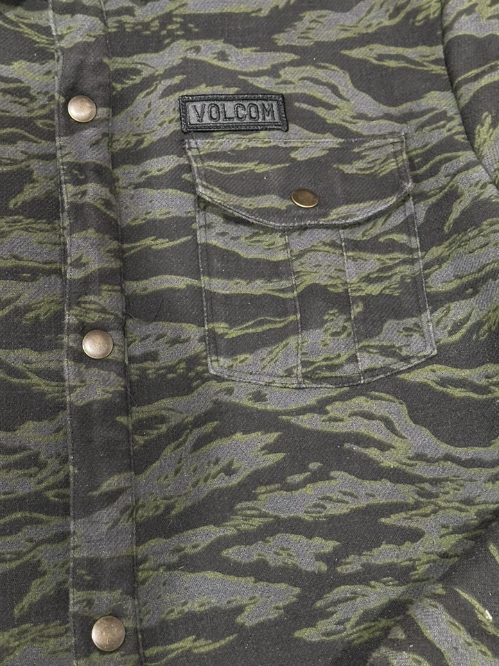 Volcom Large Camo Jacket - Image 3 of 4