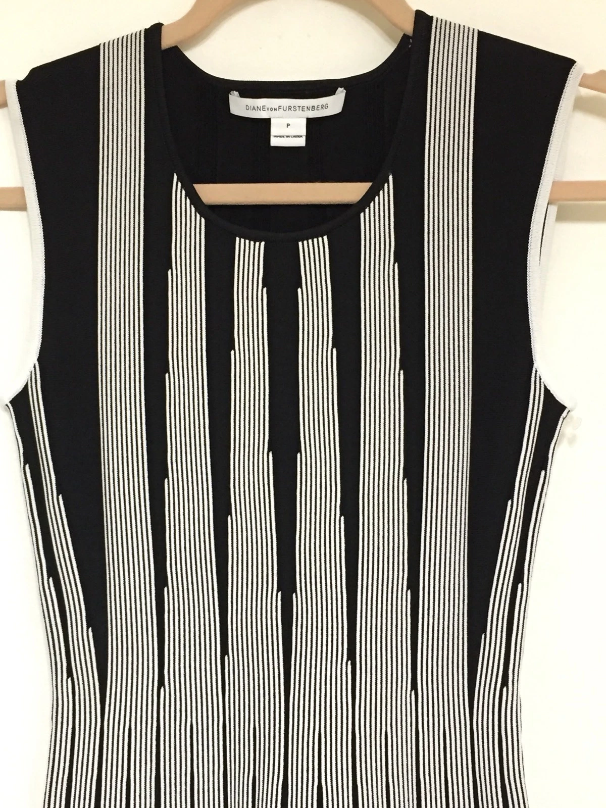 Abito multicolore Diane Von Furstenberg Celine aderente e svasato taglia P $475