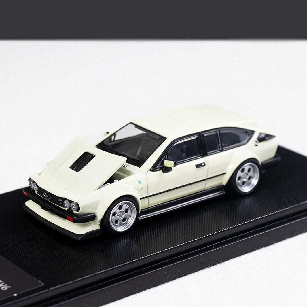 Alfa Romeo 1/64 ミニカーコレクション TPC 1/64 Scale Alfa Romeo GTV6 Beige Diecast car Model Toy