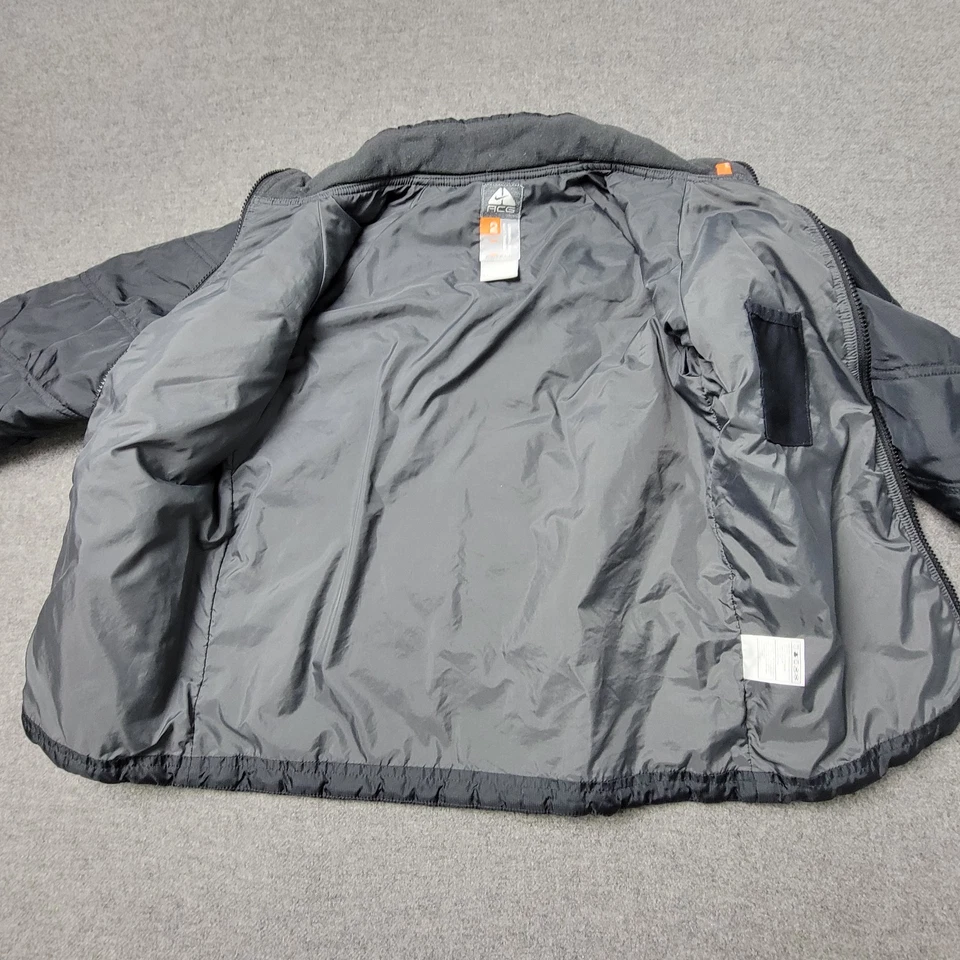 Nike ACG Kids Medium Thermal Layer 2 Black Insulated Jacket Zip Pockets - Image 3 of 4
