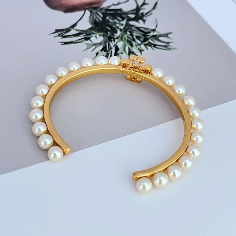 ¡Nuevo! Brazalete brazalete Tory Logo Perla Marfil OS con bolsa para joyas Foto 4 de 4