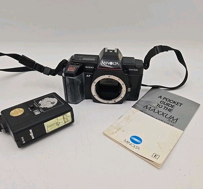Minolta Maxxum 5000 AF SLR 35mm Film Camera Body UNTESTED W/ Flash & Booklet 