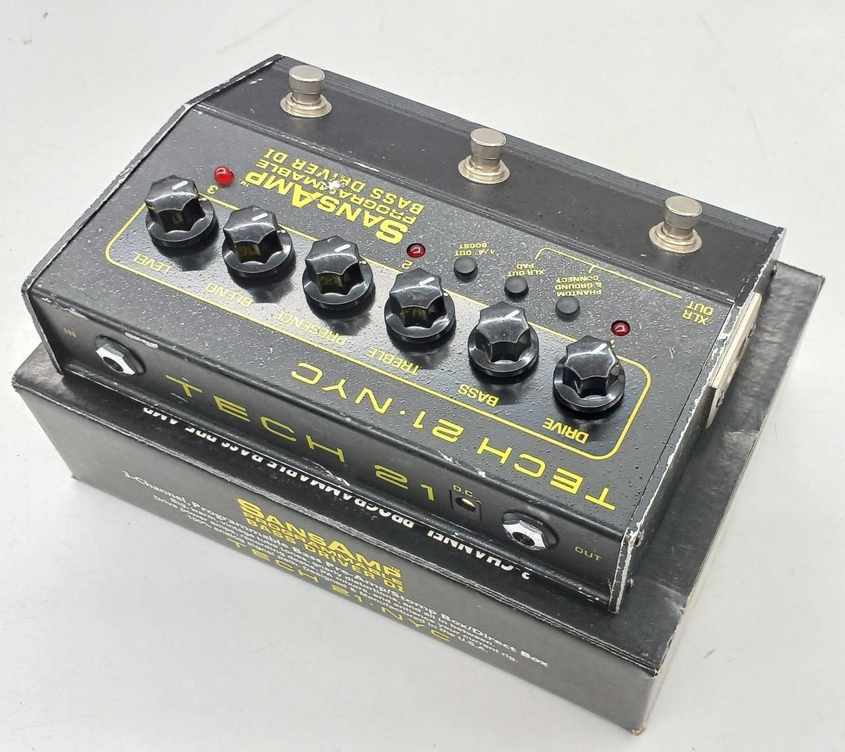 Tech 21 SansAmp Programmable Bass Driver DI Bass Guitar Pedal Good