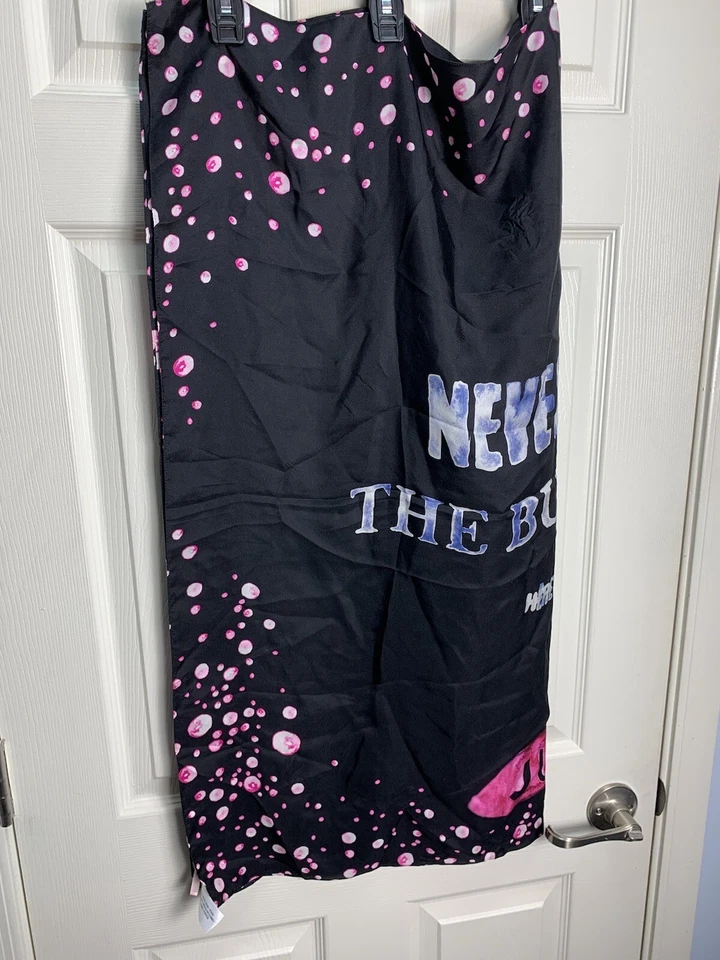 Juicy Couture “Never Mind The Bubbles” 35x35 Bufanda 100% Seda Enrollada a Mano Foto 2 de 4