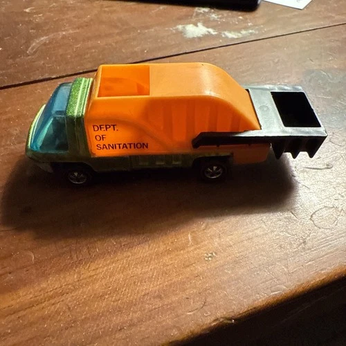 Hot Wheels ~ Redline Heavyweights 1970 ~ Sanitation Truck ~ HK ~ Lime Green