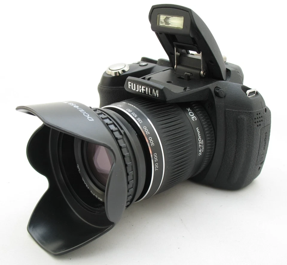 Fuji FinePix D-SLR style HS10 Bridge Camera 24-720mm 30x Zoom Lens +16GB - Image 4 of 4