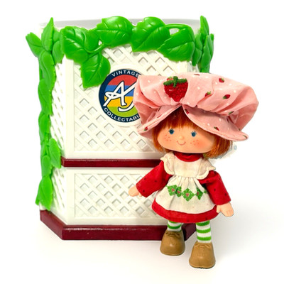  Vintage 1979 1st Edition Strawberry Shortcake Doll.. Clean, Collection-Ready!