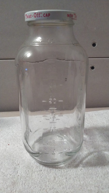 Vintage 32 ounce Water Juice Clear Bottle w. Lid