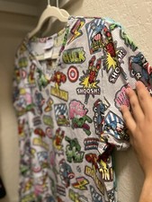 Blusa Médica Marvel Avengers para Mujer Iron Man Hulk Capitán América Cómic