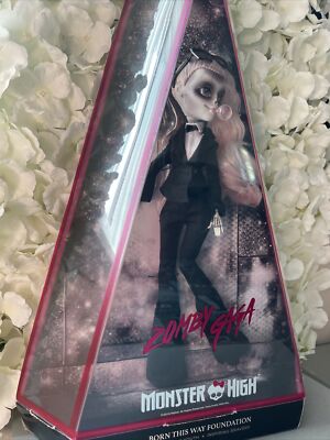 GaGa ページ lady-gaga-bizarre-mask-550nw-