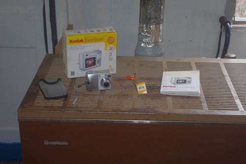 Kodak EasyShare C330 4.0MP Digital Camera Silver Bundle with box Lowepro Case - Picture 3 of 4