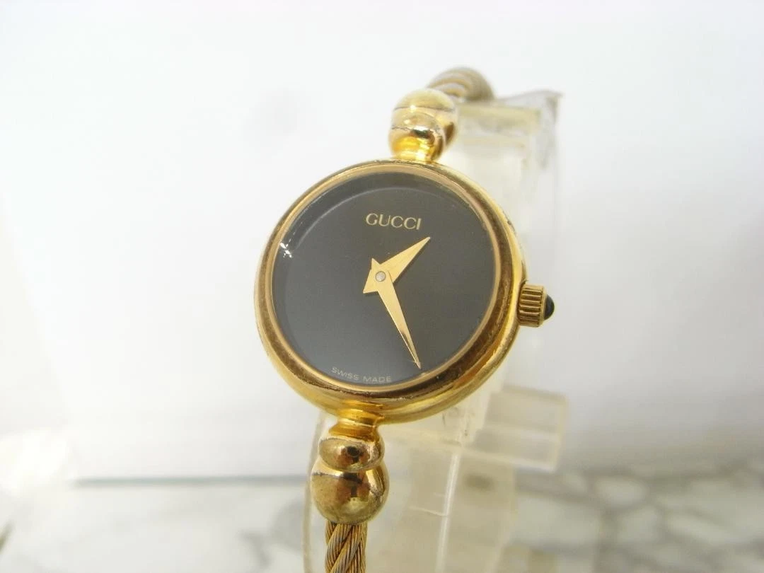 Montre femme GUCCI 2700.2.L quartz cadran noir bracelet or du Japon