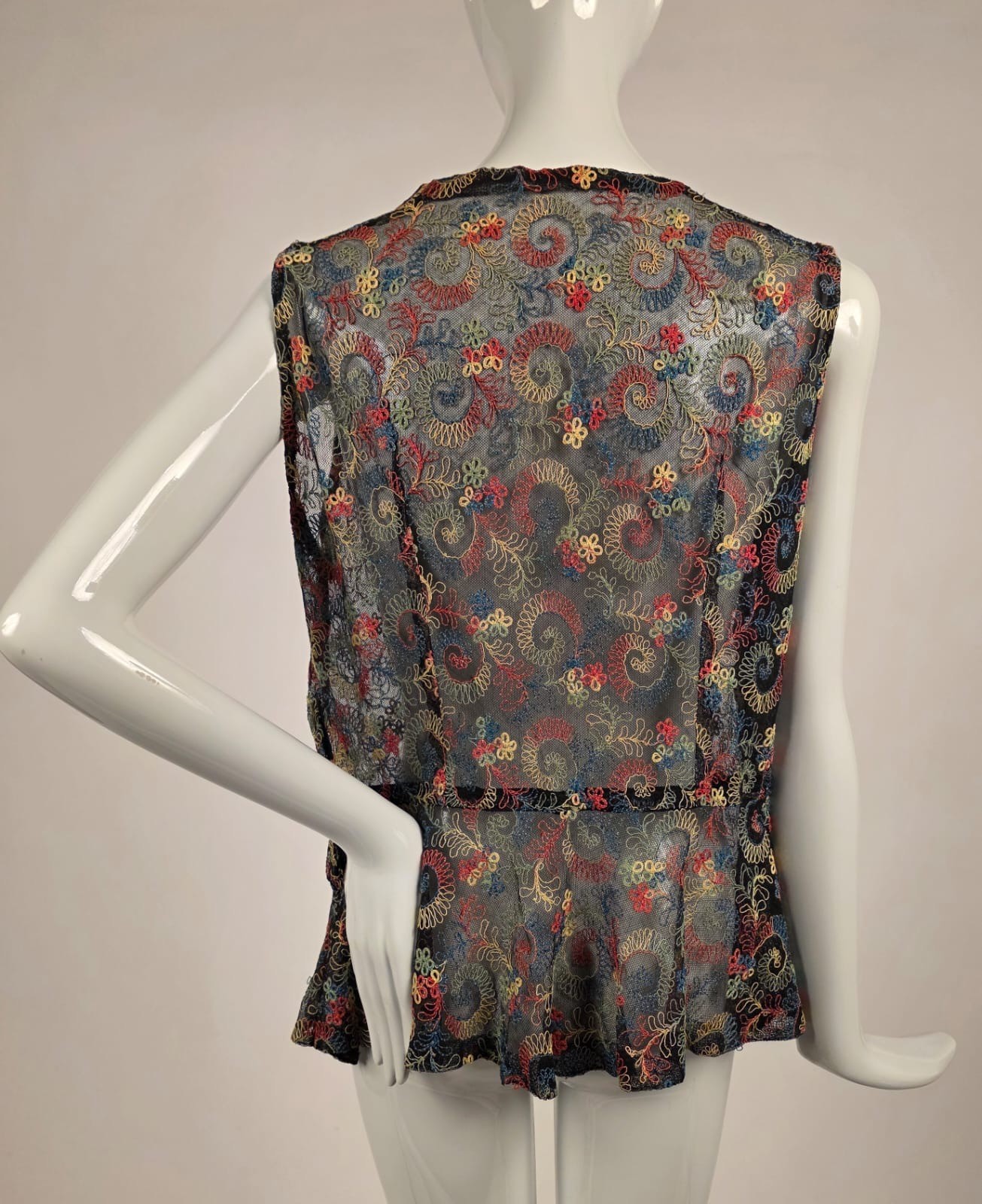 COLORFUL 1930’S EMBROIDERED NET BLOUSE W GOLD TONE BUTTONS