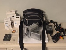 Canon ZR600 miniDV Digital Video Camera Camcorder W/Batteries Chargers Tape Case