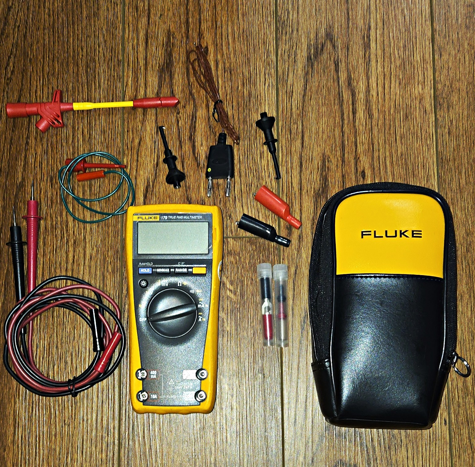 Fluke 179 True RMS Multimeter 6000 Count CAT III 1000V w/ Case Leads