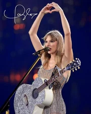 TAYLOR SWIFT 8.5X11 SIGNED PHOTO AUTOGRAPH HAND HEART SIGNATURE POSTER REPRINT