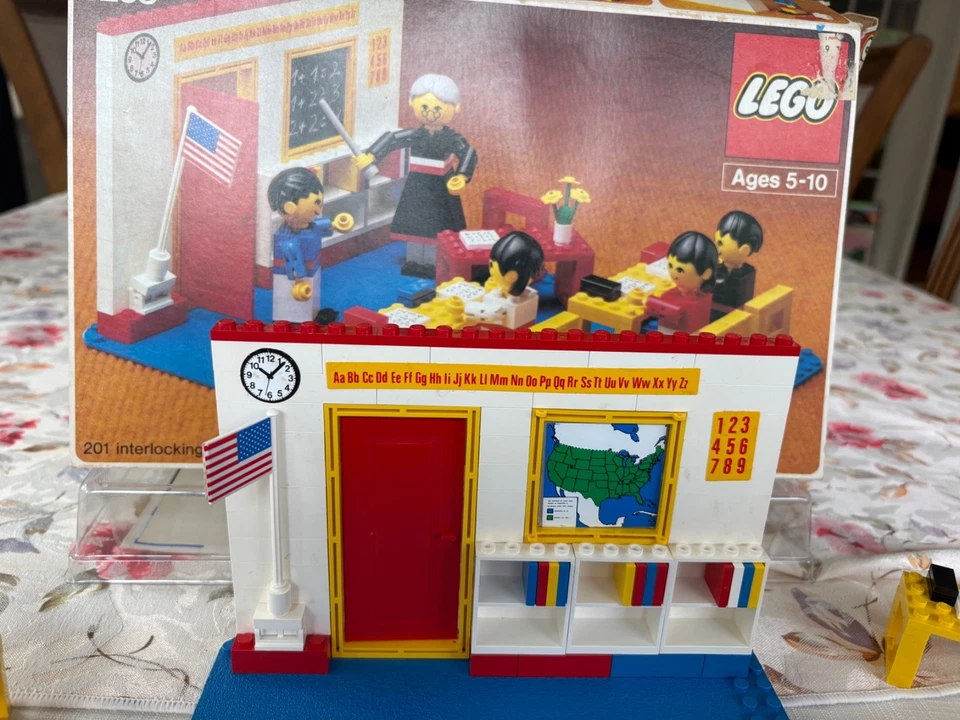 1982 LEGO Homemaker 5235-2 Schoolroom 99.99% Complete W/Box & Instructions - Image 4 of 4