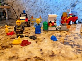 Lego City Town Fireman Lot 10671 Fire Emergency 60088 Fire Starter Set 2015