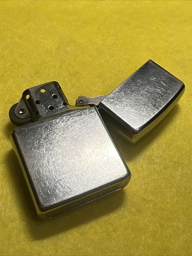 Zippo Logo & Flame Emblem Pocket Lighter 29650 - Picture 5 of 7