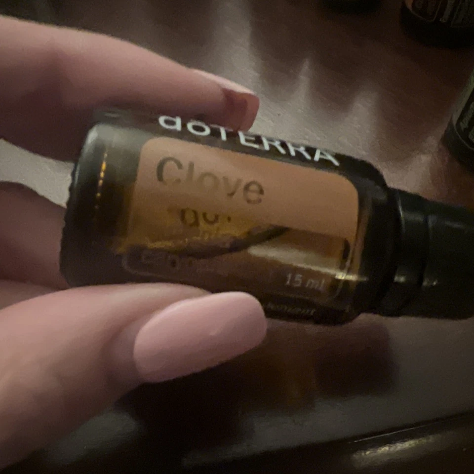 Paquete de 3 aceites esenciales doterra - clavo de olor, verde invierno, semilla de apio 15 ml Foto 2 de 4