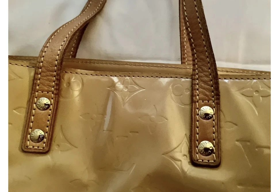 Louis Vuitton amarillo con LV uso auténtico Foto 2 de 4