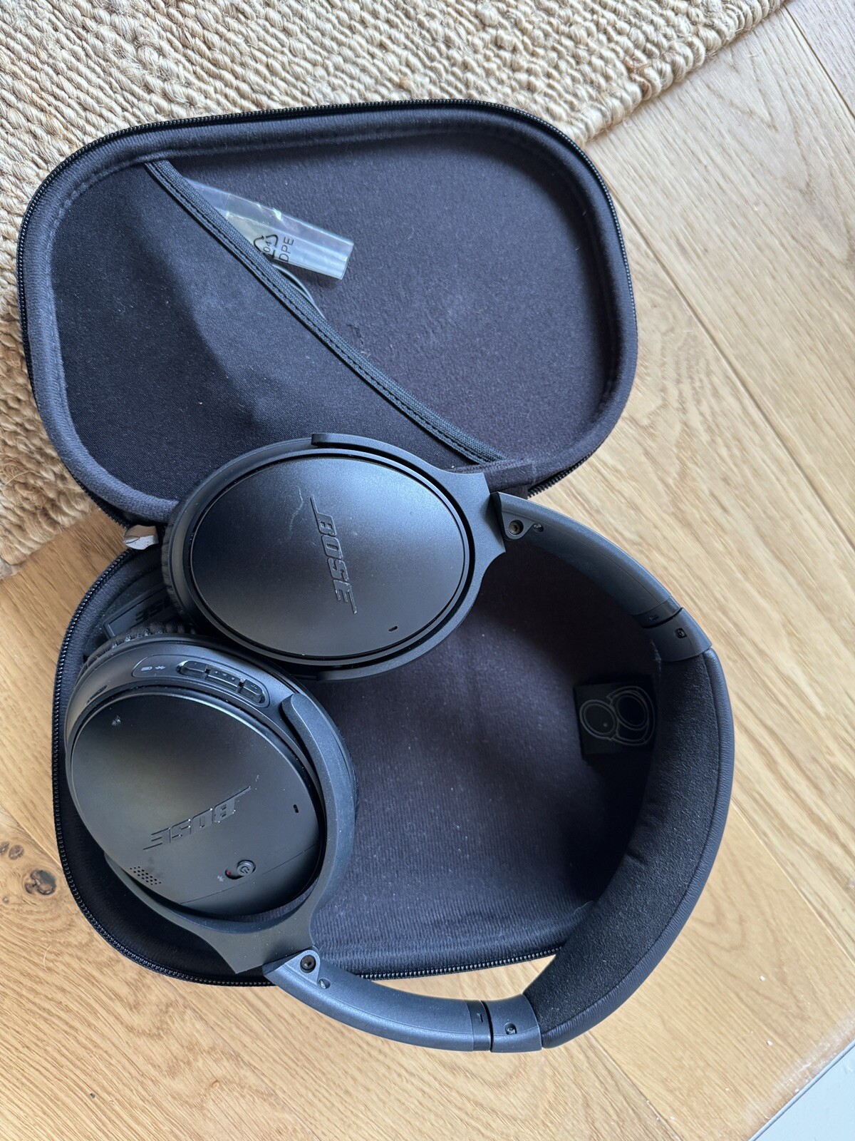 Bose QuietComfort 35 Bluetooth Wireless Over-Ear Headphones - Black-image