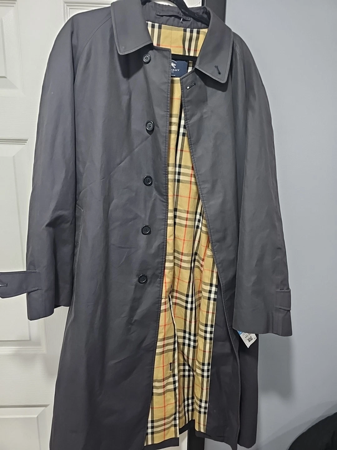Burberry — Worn Grey Burberry Trenchcoat /Unknown Size/ (Im 5'11 180 Lbs And It Fit Me Big)