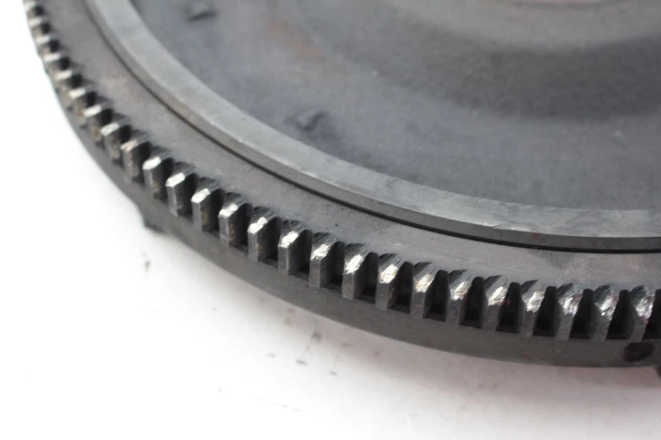 84-86 Nissan 300ZX Z31 неоригинальная муфта с маховиком 51008R4DE  - Изображение 2 из 4