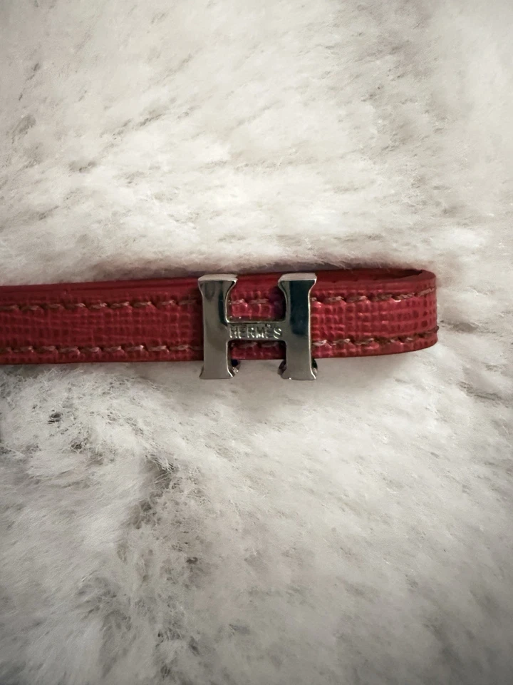 Correa/llavero de muñeca de cuero rojo intenso Hermes. Sin defectos, apenas usado Foto 2 de 4