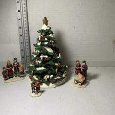 St. Nicholas Square Village Caroling Around the Tree set of 4 and Box