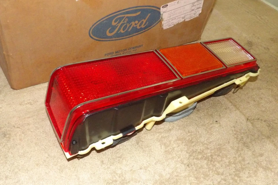 1975 1976 年 Mercury Monarch NOS LH 后尾灯组件普通镜头 — 第 4/4 张图片