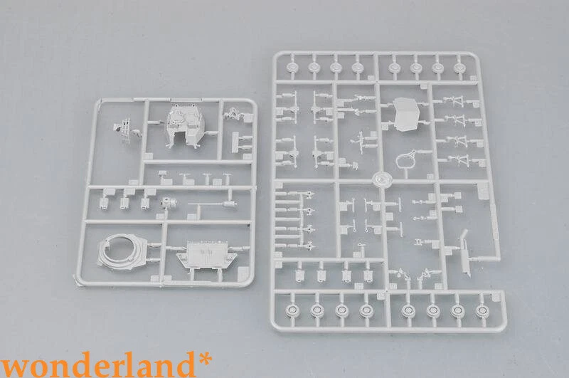 Trumpeter 1/72 07268 USMC LAV-25 Light Armored Vehicle - Image 3 of 3