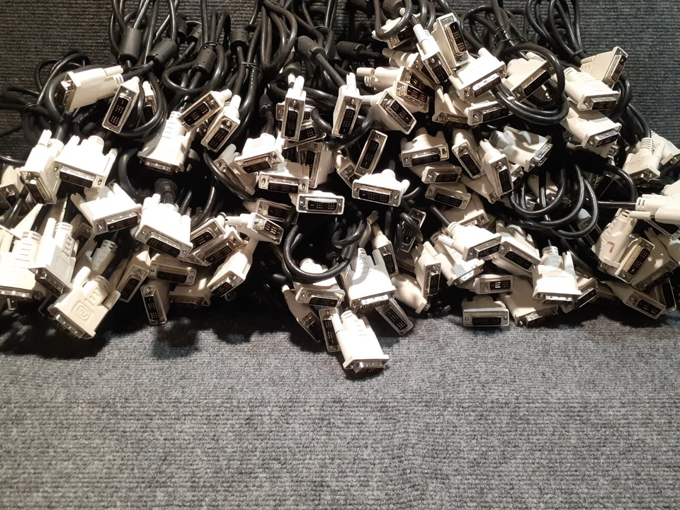 One (1) DVI-D Male to DVI-D Male White 6ft Monitor PC LCD TV Video Cable - Image 2 of 4