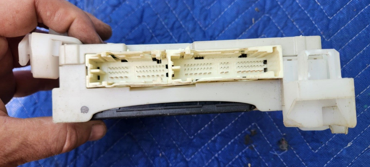 12 2012 Toyota Prius V Multiplex Network Body Control Module 89221
