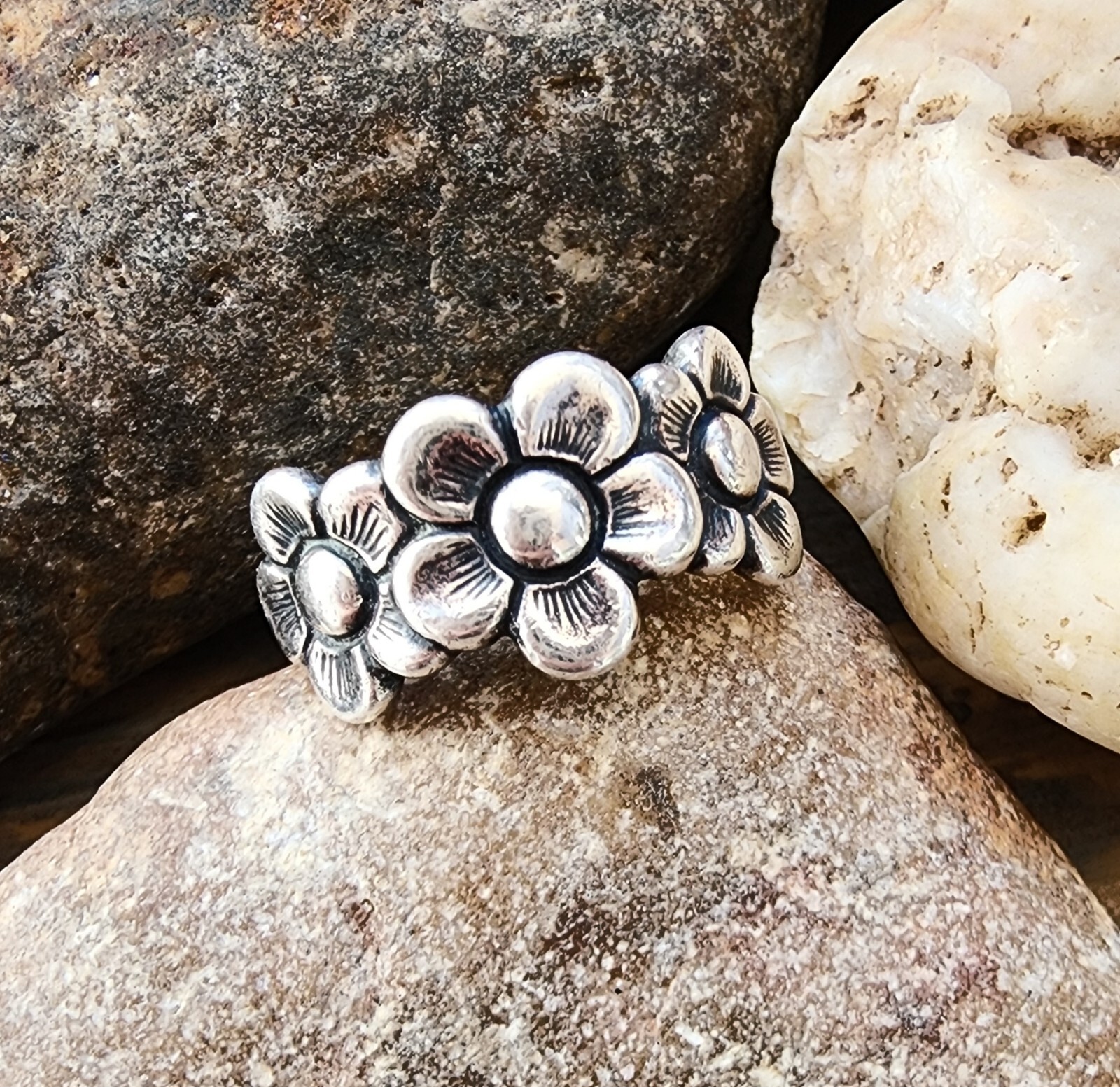 James Avery Size 7 Triple Flower Ring RETIRED Nice! S… Gem