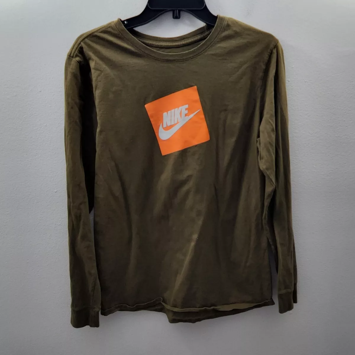 Nike t shirt box logo store