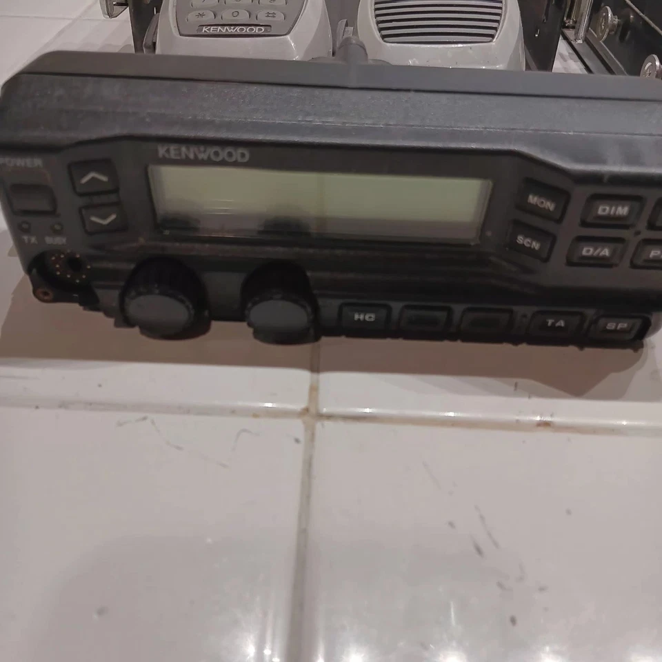 Tk 690 Kmc 27 & 28 KC 11 KRK 5 Kenwood MIC Radio Transceiver  vhf LOT - Image 2 of 4