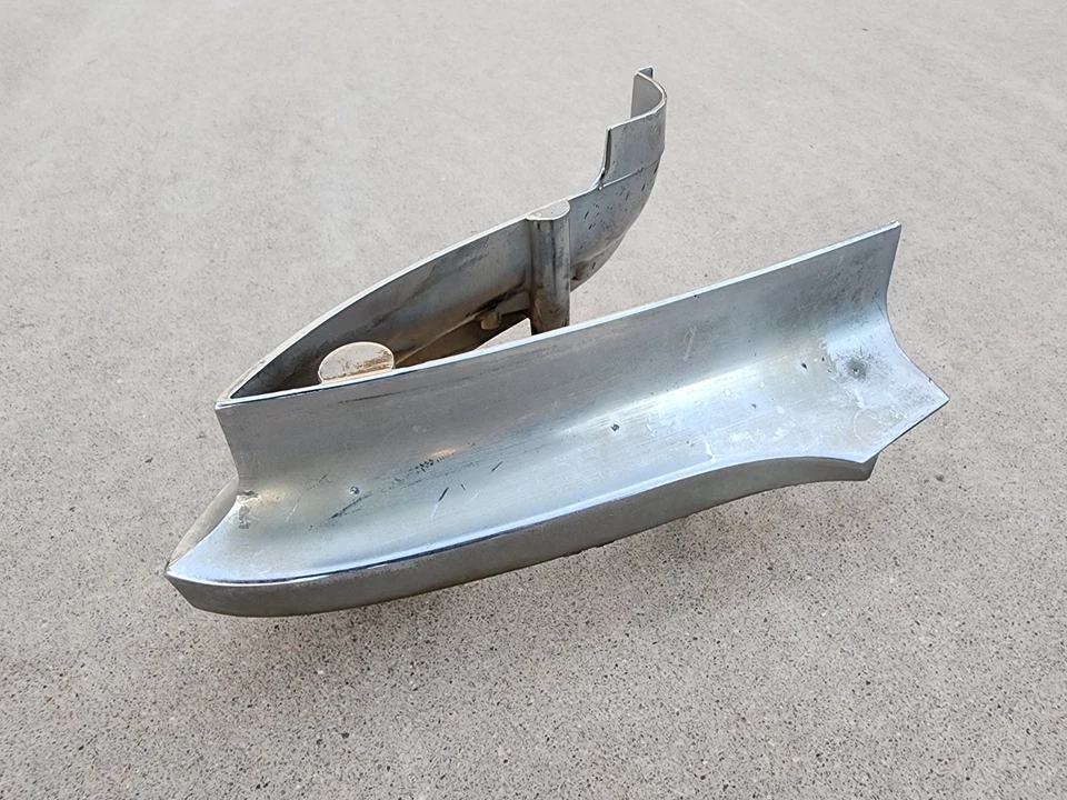 Oldsmobile Toronado 1966 1967 guardabarros superior izquierdo parachoques bisel moldura fabricante de equipos originales Foto 3 de 4