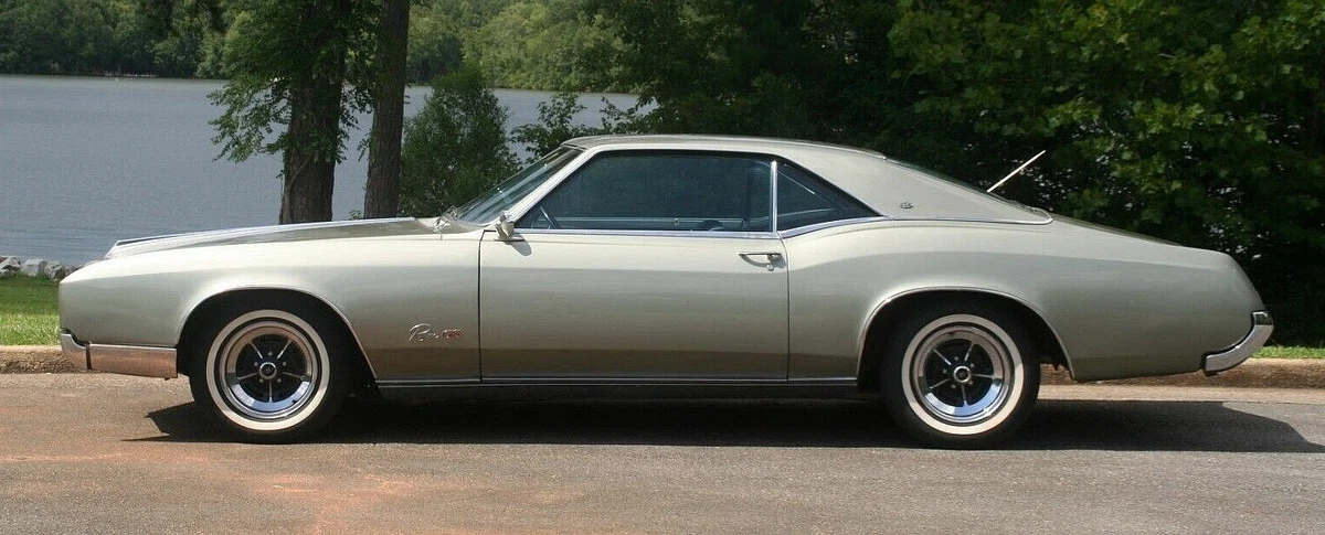 1967 Buick Riviera GS - left side