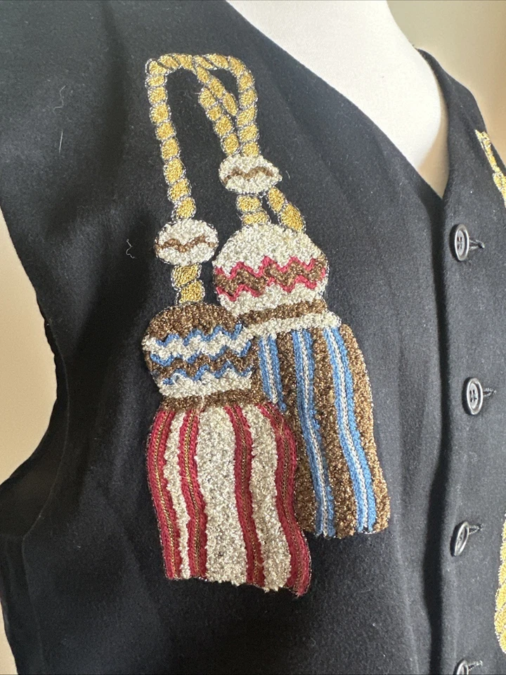 Chaleco Borlas Bordadas BYBLOS De Colección. Talla UE 54. Como nuevo. Hecho en Italia. Foto 4 de 4