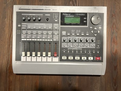 Roland Vs-840 Workstation Portable Studio