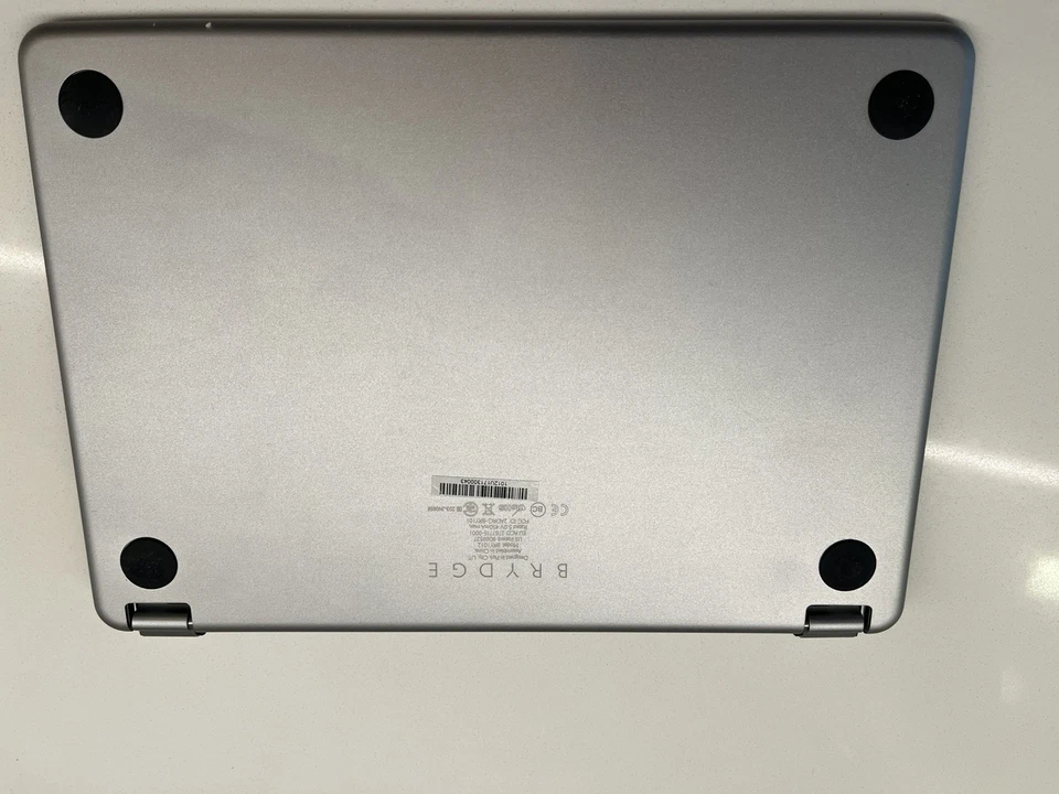 Brydge Model BRY1012 - keyboard for  9.7" older iPads, Air, Air 2  Space Grey - Image 2 of 4